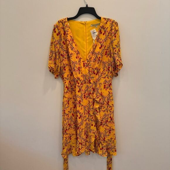 Puff Sleeve Floral Faux Wrap Dress
Julia Jordan - Picture 3 of 3